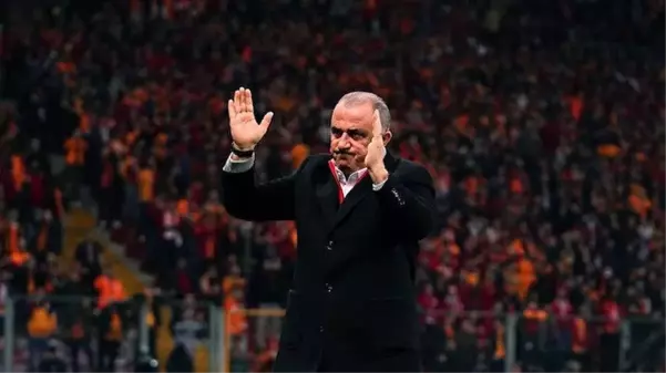 Fatih Terim, kendisi için çekilen belgesel filmini eşiyle birlikte ağlayarak izledi