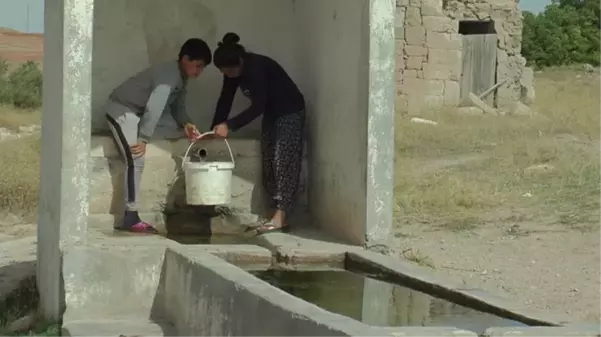 Suları akmayan köyde muhtardan kadınlara akılalmaz tavsiye: Gidin çeşmede yıkanın