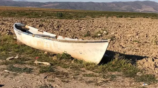 Binlerce kuşa ev sahipliği yapıyordu! Marmara Gölü'nden geriye bu görüntüler kaldı