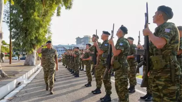 Yunanistan Genelkurmay Başkanı'ndan gayri askeri statüdeki Sakız Adası'na provokatif ziyaret