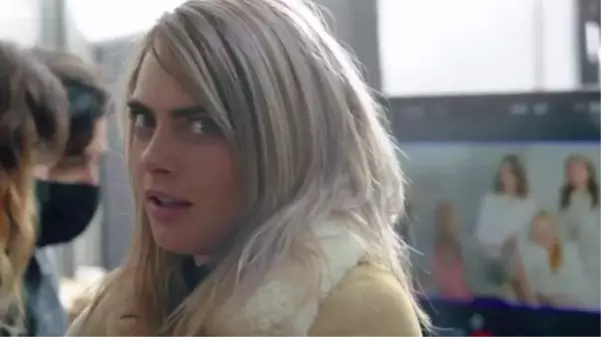 Cara Delevingne'dan olay yaratacak belgesel! Herkesin önünde kendini tatmin etmesi istendi