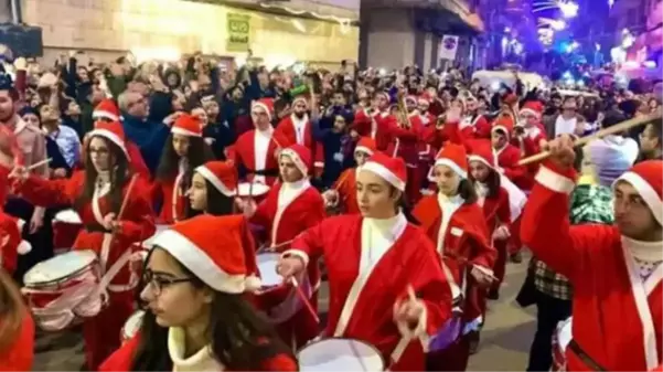 Görüntü 11 yıldır iç savaşın sürdüğü Suriye'den! Noel kutlamalarına başladılar