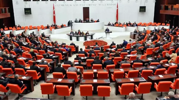 Son Dakika: Sözleşmeli personelin kadroya geçirilmesine yönelik kanun teklifi Meclis'ten geçti