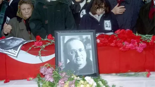 Uğur Mumcu'nun kızından dikkat çeken mesaj: 30 yıl önce 11 yaşındaydım, 41 yaşımdayım, halen bombayı koyanı ve emri vereni bilmiyoruz