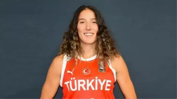 Milli basketbolcu Nilay Aydoğan, babaannesini ziyaret için gittiği Malatya'da enkaz altında kaldı