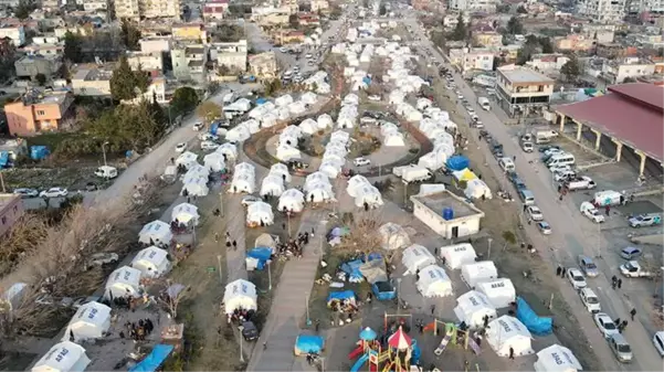 Deprem bölgesi Gaziantep'te 80 bin vatandaşın barınması için 17 bin çadır kuruldu