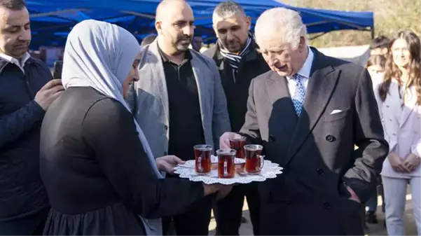 İngiltere Kralı Charles, Londra'da depremzedelere yardım çalışması yapan gönüllüleri ziyaret etti