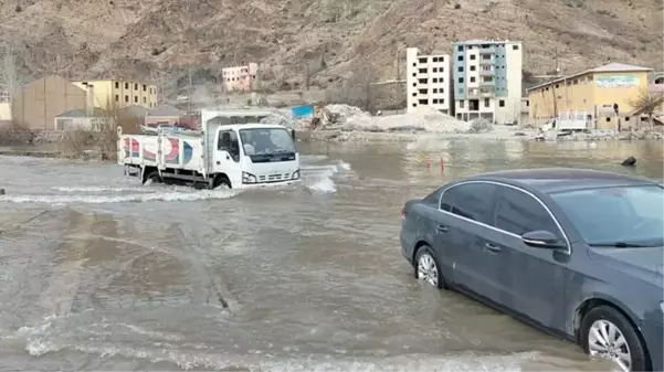 Yusufeli Barajı'nın suları ilçe merkezine ulaştı! Cadde ve sokaklar göle döndü