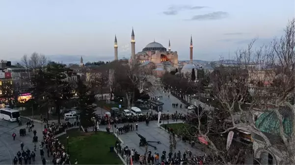 Sultanahmet Meydanı'nda 201 yıllık gelenek bozulmadı