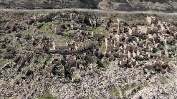 Baraj kıyısındaki tarihi köy, sular çekilince ortaya çıktı