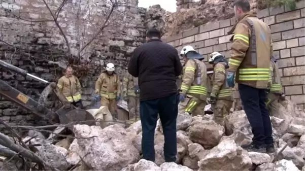 Fatih'te Silivrikapı surlarının bir bölümü yıkıldı: 1 ölü