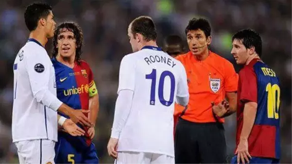 Seçimini Messi'den yana yapan Rooney'ye Vidic'ten ayar! Gece hayatı üstünden vurdu