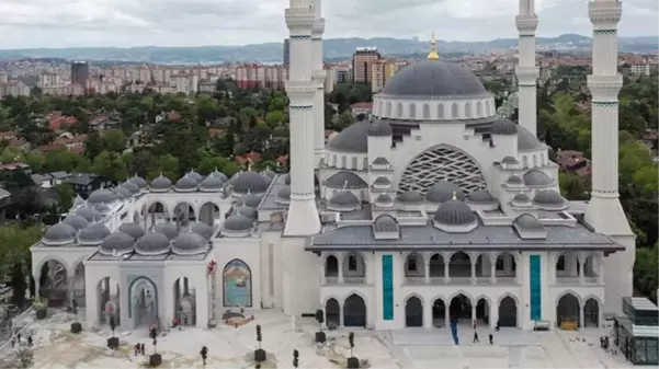 İstanbul'un yeni göz bebeği! 20 bin kişinin aynı anda ibadet edebileceği Barbaros Hayrettin Paşa Camii açıldı