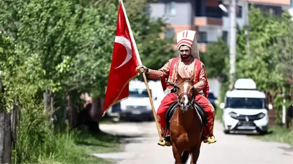 Oyunu kullanmaya yeniçeri kıyafeti ve atla geldi