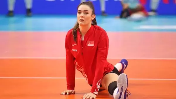 Voleybolcu olmasaymış model olurmuş! Zehra Güneş verdiği pozlarla sosyal medyayı sallamaya devam ediyor