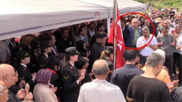 CHP'li vekilden şehit cenazesinde tepki çeken hareket