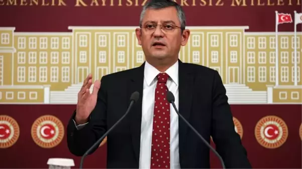 CHP Genel Başkanlığı için adaylığını ilan eden Özgür Özel geri adım attı