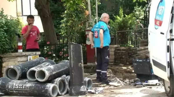 Doğal gaz borusunun patladığı yerde sigara içen şahıs, ekipleri sinirlendirdi