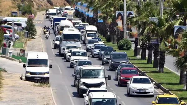 Bodrum'a 1 günde 25 bin araç giriş yaptı, 5 dakikalık yol 45 dakikaya çıktı