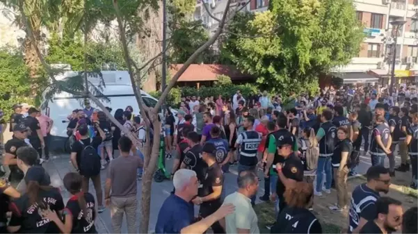 İzmir'de LGBT yürüyüşüne polis müdahalesi: 50'nin üzerinde gözaltı