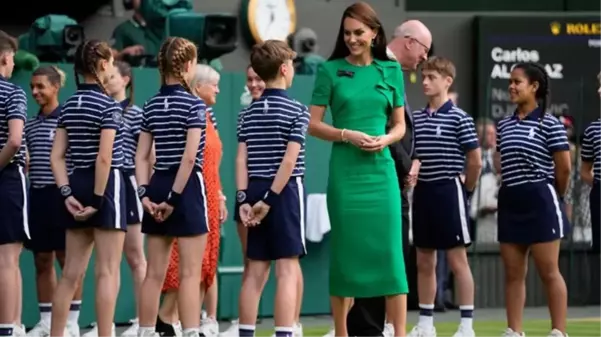 Wimbledon finaline ilginç anlar! Kate Middleton, top toplayıcı çocuğu görmezden geldi