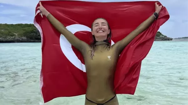 Türkiye, Şahika Ercümen'in rekorunu konuşuyor! Bakan Bak'tan başarılı sporcuya tebrik mesajı