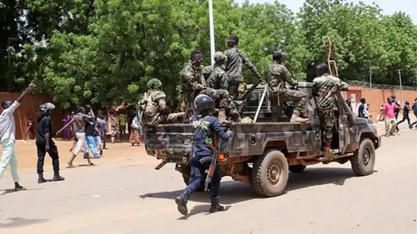 Fransa'dan Nijer'deki darbecilere son çağrı: ECOWAS'ın askeri müdahale tehdidini çok ciddiye almalılar