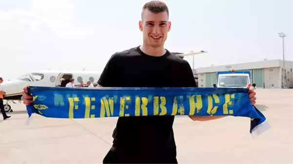 Fenerbahçe'nin yeni kalecisi Dominik Livakovic, İstanbul'da