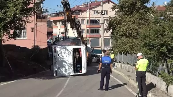 Gölcük'te freni boşalan işçi servisi anne ve kızına çarparak ölümüne neden oldu