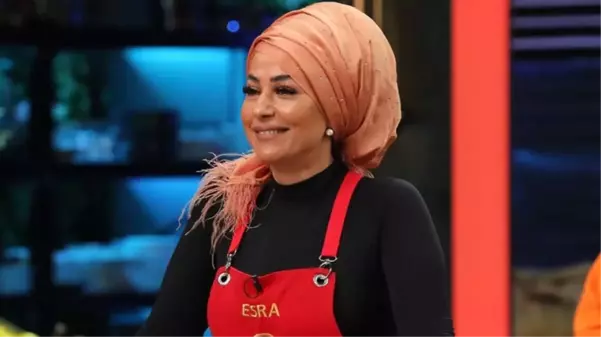 Abartılı makyajlarıyla tanınan MasterChef Esra, ilk kez doğal haliyle kamera karşısına geçti