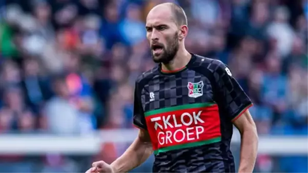 Sahada kalp krizi geçiren Bas Dost, futbola ara verdi