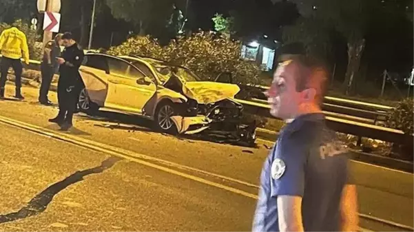 Ters yöne giren motosiklet otomobille çarpıştı: 3 genç hayatını kaybetti