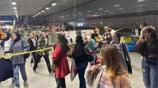 Mecidiyeköy Metrobüs Durağı'nda şüpheli paket alarmı