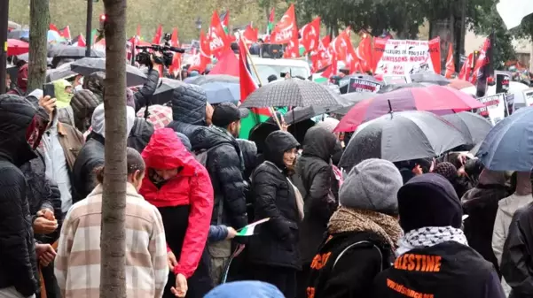 Paris'te Filistin'e Destek Yürüyüşü Düzenlendi