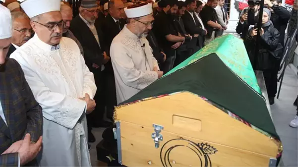 Diyanet İşleri Başkanı Ali Erbaş, annesinin cenaze namazını kıldırdı