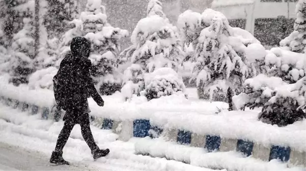 Olumsuz hava şartları nedeniyle birçok il ve ilçede okullar tatil edildi