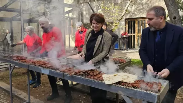 AK Partili vekillerin Meclis'teki mangal partisi Şamil Tayyar'ı da isyan ettirdi