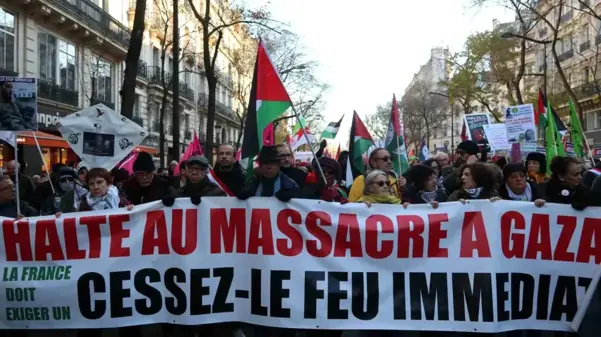 Paris'te İsrail'in Gazze Şeridi'ndeki saldırıları protesto edildi