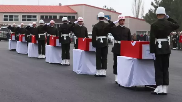 Pençe-Kilit Harekatı bölgesinde şehit olan 6 askerimiz için Şırnak'ta tören yapıldı