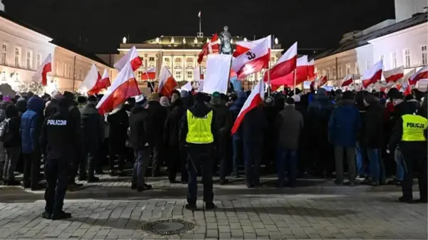 Polonya polisinden Cumhurbaşkanlığı Sarayı'na baskın! Eski bakan ve yardımcısı gözaltına alındı