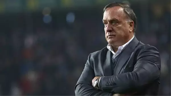 Fenerbahçe'nin eski hocası 76 yaşındaki Dick Advocaat, Curaçao Milli Takımı'na imza attı