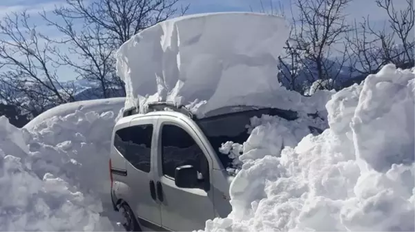 3 gündür durmadan yağan kar, 20 yılın rekorunu kırdı! İlçede hayat durmuş durumda