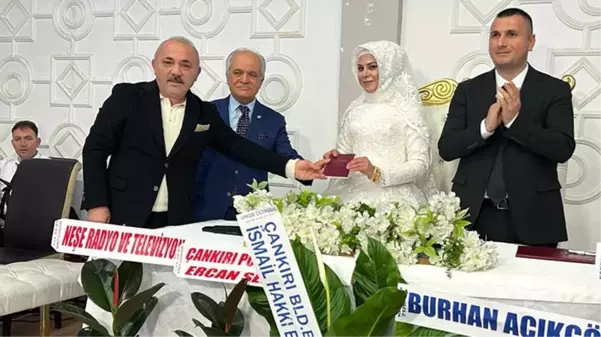 Çankırı Belediye Başkanı İsmail Hakkı Esen, rakibi Umut Özcan'ın nikah şahidi oldu