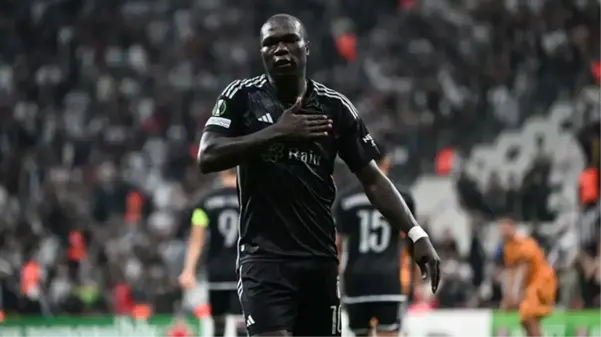 Beşiktaş'ta neler oluyor? Derbide ıslıklanan Aboubakar, yönetime resti çekti