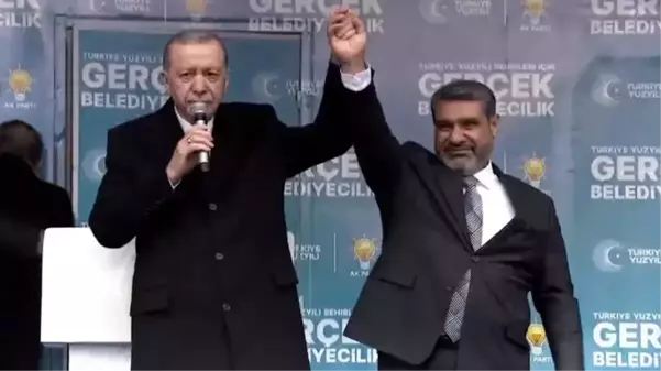 Cumhurbaşkanı Erdoğan'ın ismini anons ettiği il başkanını yuhaladılar