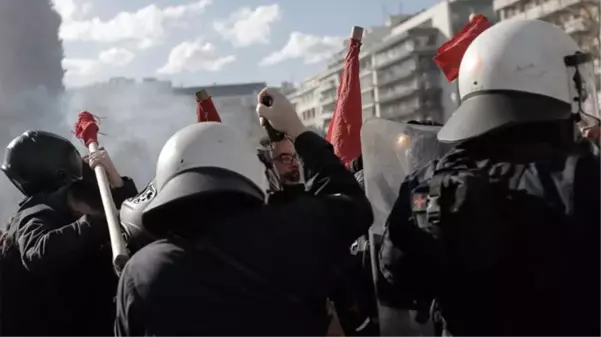 Haftalardır protesto ediliyordu! Yunan parlamentosundan, özel üniversitelerin açılmasını içeren yasa tasarısına onay