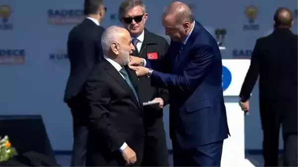 Rozetini bizzat Erdoğan taktı! Yeniden Refah'tan istifa eden Suat Pamukçu, AK Parti'ye geçti