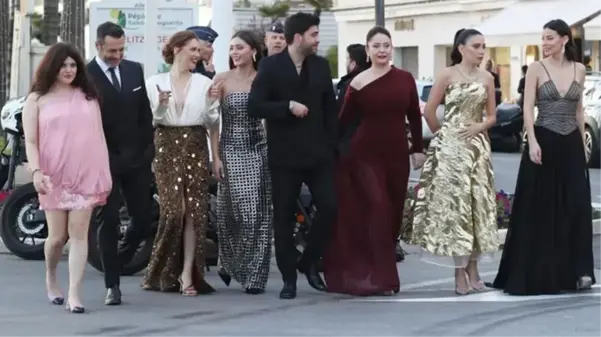 Kızılcık Şerbeti ekibi Cannes'da! Feyza Civelek'in kombini alay konusu oldu