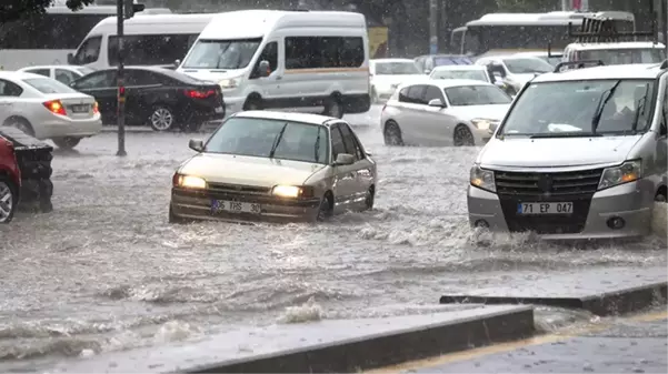 Dolunun vurduğu Ankara için bu kez de gök gürültülü sağanak uyarısı