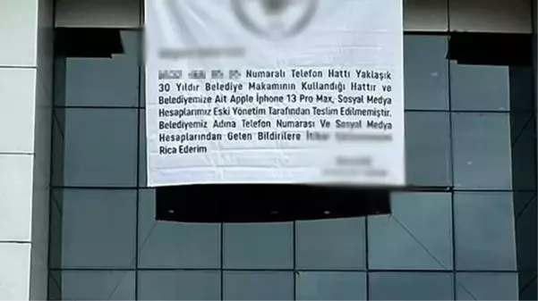 Seçim sonrası en ilginç pankart: 30 yıldır kamuya ait olan hat ve Iphone 13 Pro Max belediyemize teslim edilmemiştir